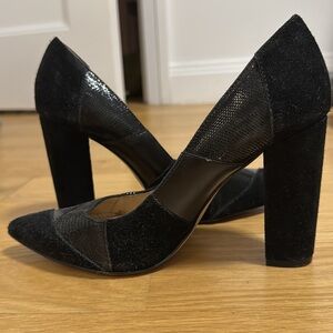 Saks Fifth Avenue 
Leather and Velvet Pumps 
4 inch heel 
Size 7